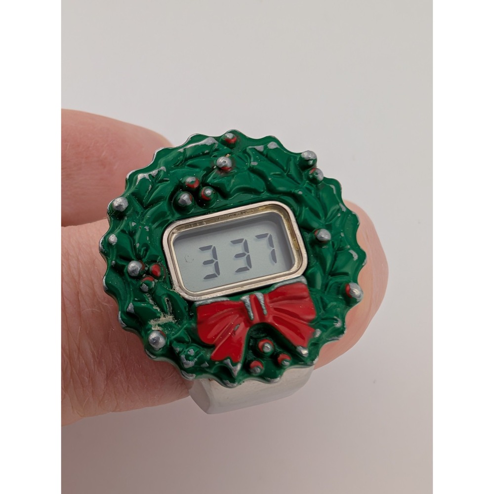 Vintage Avon Christmas Wreath Digital‎ Ring Watch- New Battery